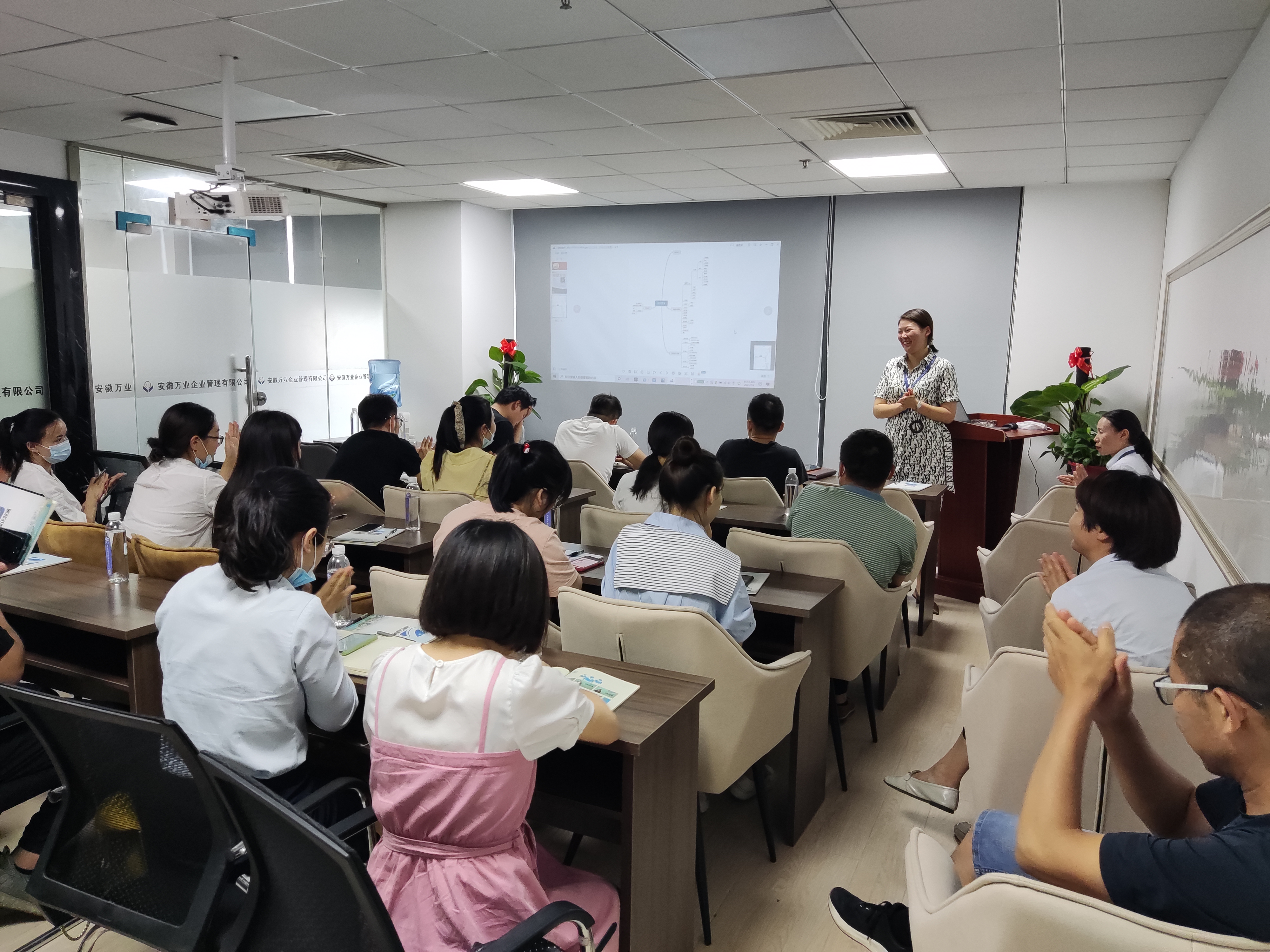安徽萬業(yè)《建筑企業(yè)，如何突破重圍》公益講座圓滿結(jié)束